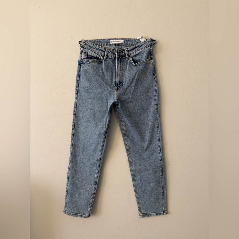 Stradivarius Slim Mom Jean in Light Wash